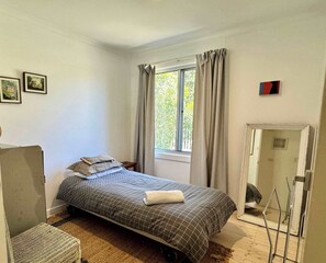 3 bedrooms, bed sheets