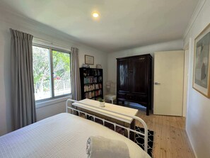 3 bedrooms, bed sheets