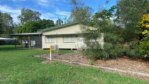 Whitehaven 2 - An affordable Queenslander in picturesque Picnic Bay