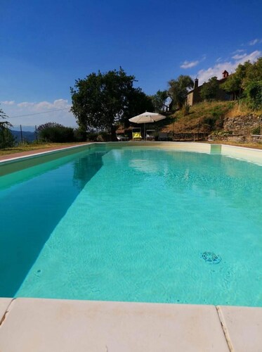 Small house in an old hamlet with two double rooms, panoramic swimming pool in shared use. Quiet and