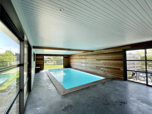 Luxury villa 220 m2, Beach and GR 5min walk, indoor pool 
