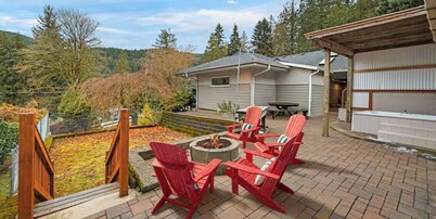 Relaxing Lakeside Bungalow,Steps to Lake Samish Park to enjoy lake activities