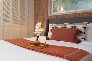 3 chambres, bureau, fer et planche à repasser, lit parapluie