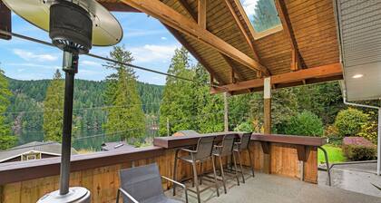 Relaxing Lakeside Bungalow,Steps to Lake Samish Park to enjoy lake activities