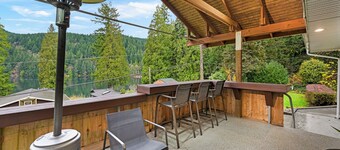 Relaxing Lakeside Bungalow,Steps to Lake Samish Park to enjoy lake activities