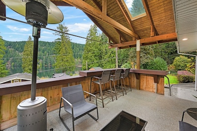 Relaxing Lakeside Bungalow,Steps to Lake Samish Park to enjoy lake activities