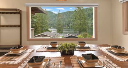 Relaxing Lakeside Bungalow, Walking distance to Lake Samish Park