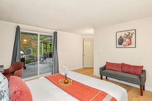 3 室のベッドルーム、デスク、アイロン / アイロン台、WiFi (無料)