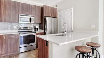 Fridge, microwave, oven, dishwasher