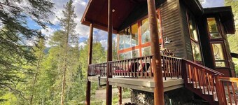Mountain Getaway- Hot Tub, Hiking, 5mins to Ski Resort