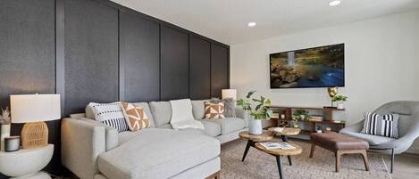 Smart TV, fireplace, table tennis