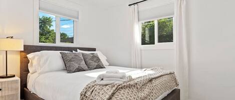 3 chambres, bureau, fer et planche Ă repasser, accĂšs au Wi-Fi (inclus)