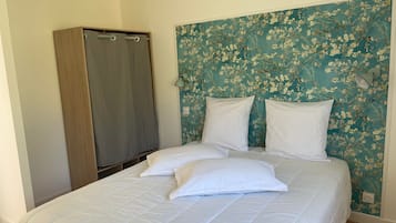 1 bedroom, iron/ironing board, travel cot, free WiFi