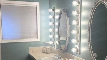 Combined shower/bathtub, hair dryer, towels, soap
