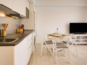 Fridge, microwave, dishwasher, coffee/tea maker