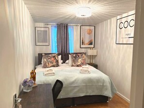 4 bedrooms, desk, iron/ironing board, free WiFi