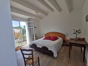 1 bedroom, iron/ironing board, travel crib, WiFi