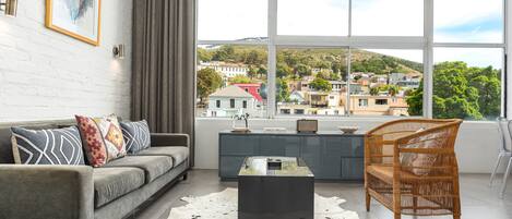 Apartemen Klasik | Kamar mandi | Shower, pengering rambut, handuk, dan sampo