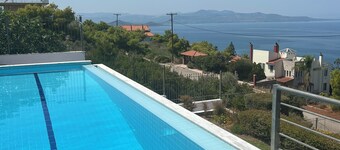 A very nice villa with special sea view !