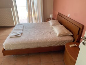 5 slaapkamers, een strijkplank/strijkijzer, wifi