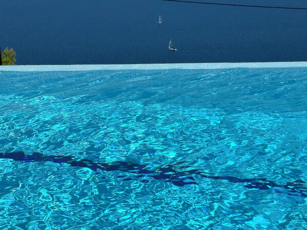 Een buitenzwembad