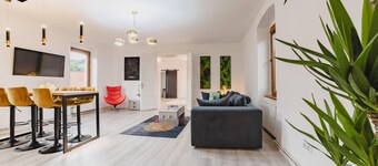 Denali - Old Town Modern, Airy