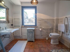 Free toiletries, towels - Pescatori by Interhome (Bagnoregio)