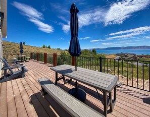 Outdoor dining - New! Lake House Hill -Private Hot Tub & Lake Views (Garden City)