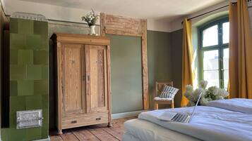 4 Schlafzimmer, Schreibtisch, Reisekinderbett, kostenloses WLAN