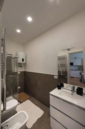 Dusche, Bidet, Seife