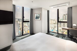 Deluxe Corner Double | Öryggishólf í herbergi, skrifborð, vinnuaðstaða fyrir fartölvur