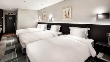 Quadruple Room (2) | In-room safe, desk, laptop workspace, blackout drapes