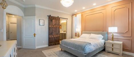 3 bedrooms, desk, iron/ironing board, free WiFi