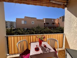 屋外ダイニングエリア