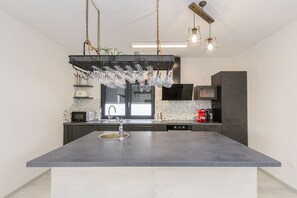 Réfrigérateur, four, plaque de cuisson, lave-vaisselle