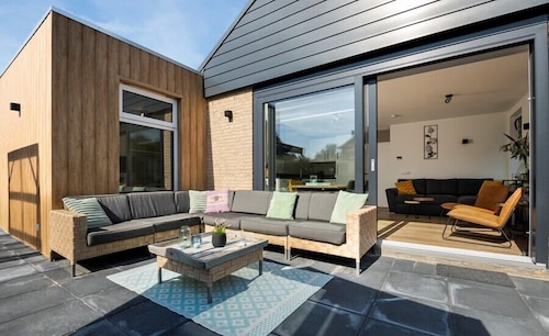 Horizon 78 luxury holiday home near Renesse and beach