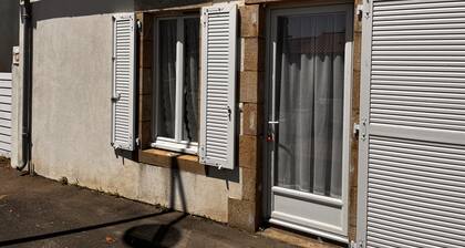 Maison au bourg de Saint-Mathurin, proche commerces, Ă 10km des plages des Sables d'Olonne, pour 2 pers.