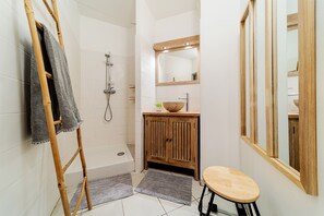 Shower, hair dryer, towels, soap - ♡♡ Ti case a moin ♡♡ Cosy and quiet appartment by the sea - Clim, Wifi, Parking (Saint-Pierre)