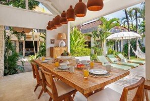 Family Villa | Dining room - Villa Gauguin by Villa Finder (Seminyak)