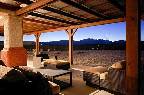 Bullhead City Oasis w/ Fire Pit + Mtn View!