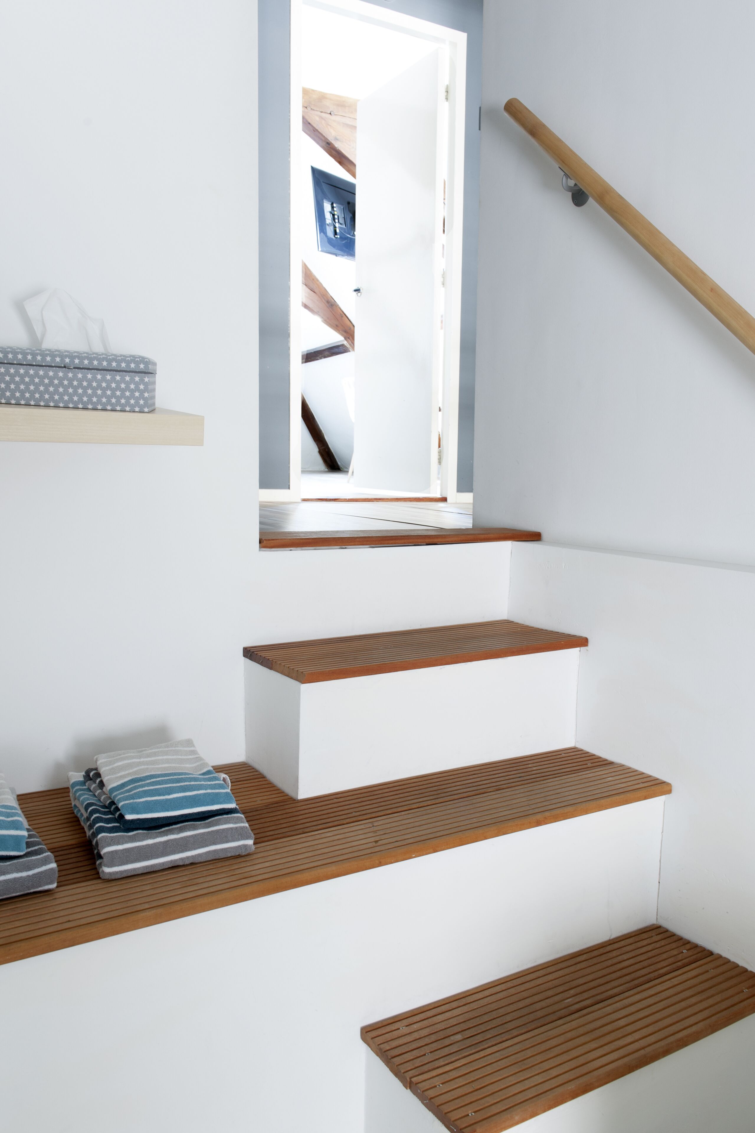 Deluxe Double Room | Bathroom | Free toiletries, hair dryer, towels, soap