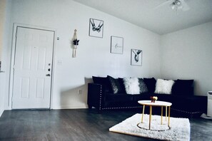 Living area - ⭐️ THE RETREAT FLOWER TREE 2.0 (SELFIE-STATION) (Spring)