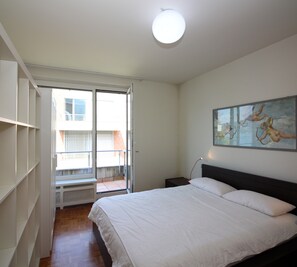 Apartamento familiar, varias camas, en la zona del jardín (Lugano Blue Marine On Lake Shore) | 2 dormitorios y espacio para trabajar con un portátil