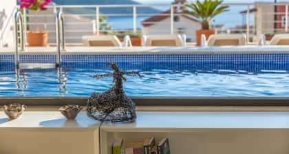 Luxury 3 Bed Duplex Penthouse with Sea View & Private Pool - 5 mins Walk to Town