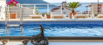 Luxury 3 Bed Duplex Penthouse with Sea View & Private Pool - 5 mins Walk to Town