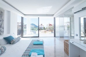 3 bedrooms, in-room safe, iron/ironing board, free WiFi