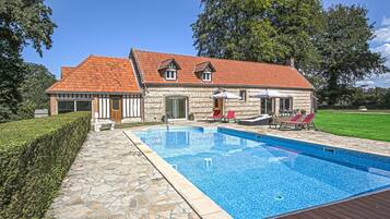 Seasonal outdoor pool