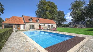 Piscine extérieure (ouverte en saison)