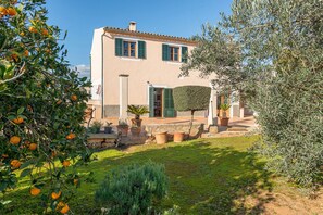 Exterior - Large Villa with private pool, garden, BBQ and table tennis, Llubi, Mallorca. (Llubi)