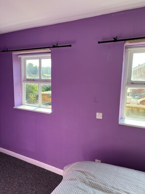 5 bedrooms - LAKEVIEW LODGE- THAMESMEAD (LONDON)